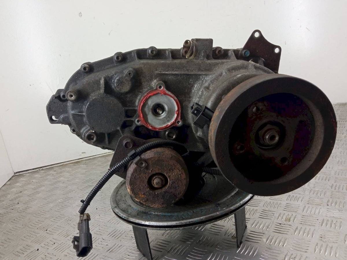 Раздаточная коробка Hyundai Terracan, 2003 г., OEM 4300049532, арт. 1095118