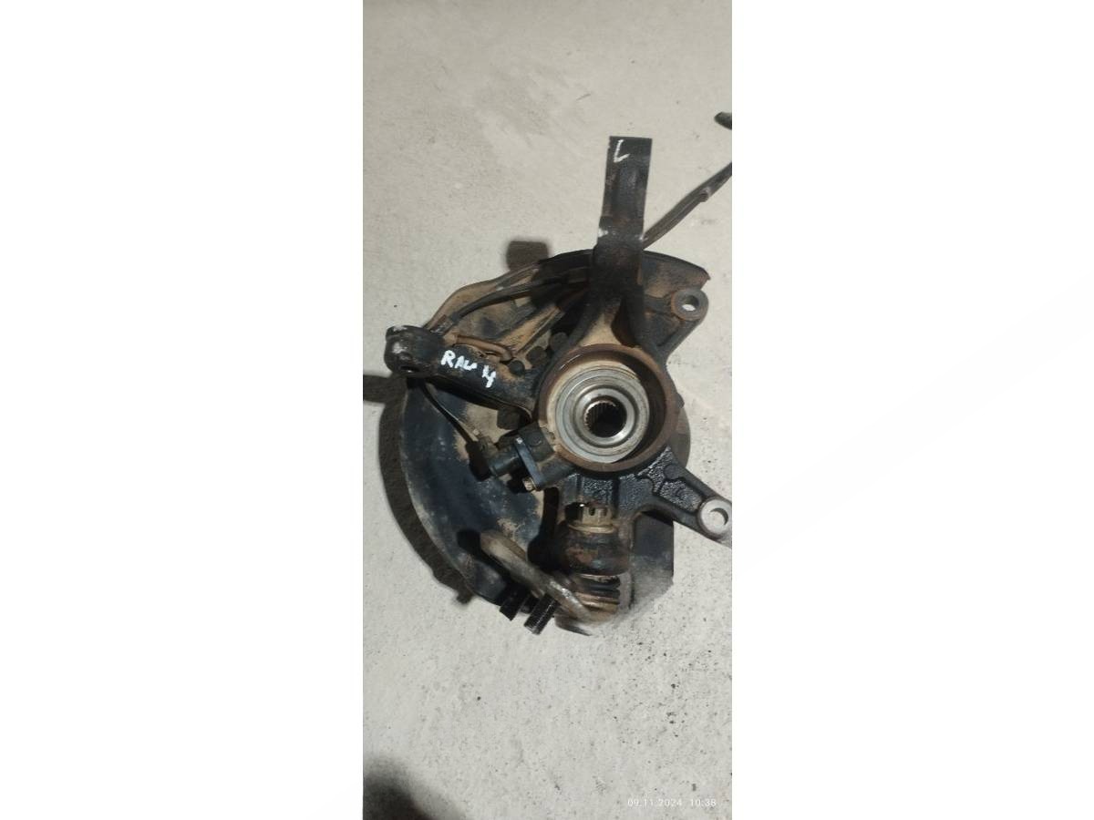 Ступица передняя левая Toyota RAV4, 2004 г