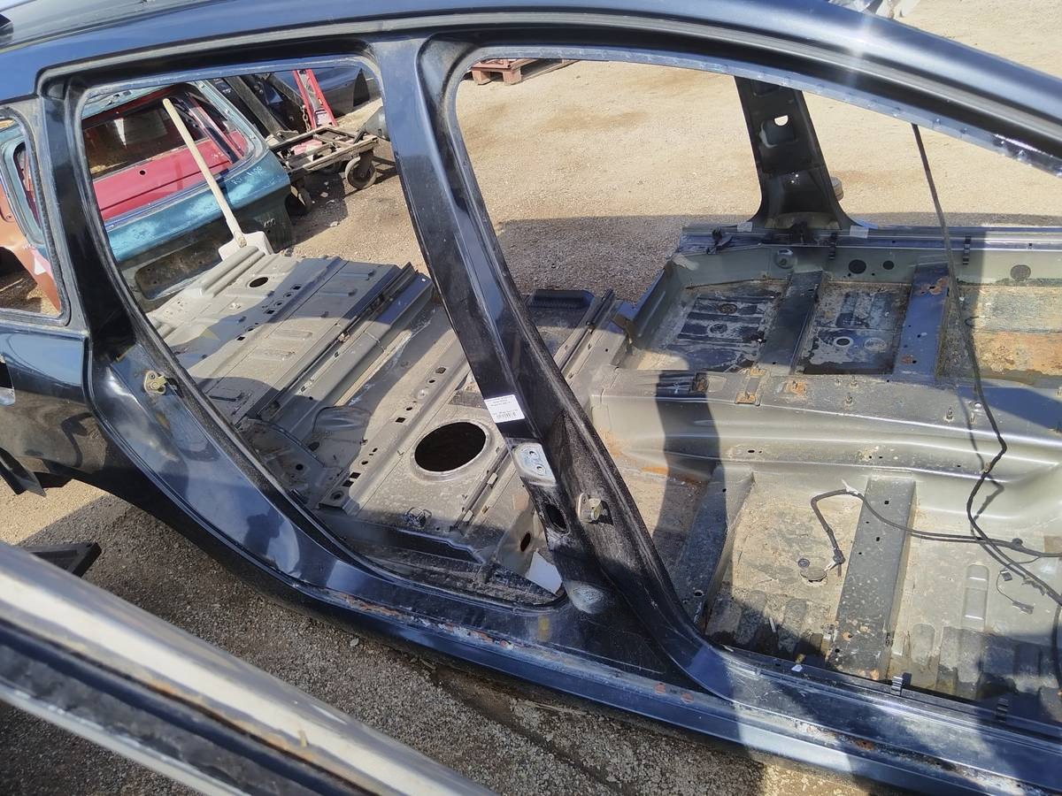 Стойка кузовная центральная правая к Peugeot 307 1 поколение (2001-2005), 2005 г.