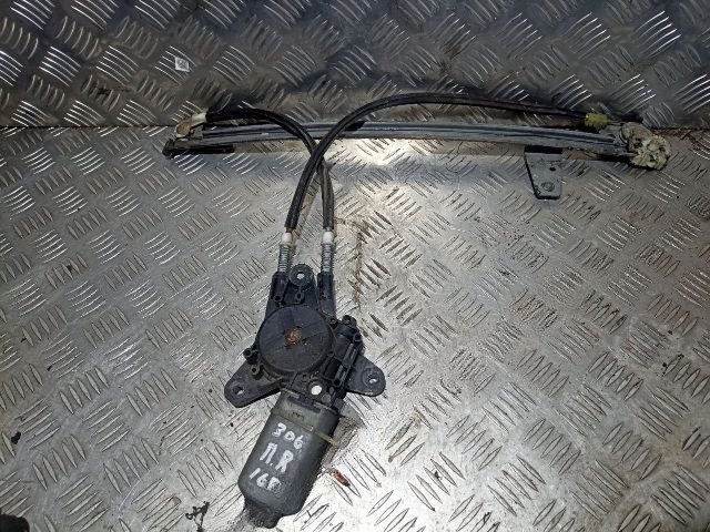 Стеклоподъемник передний правый к Peugeot 306, 1999 г.