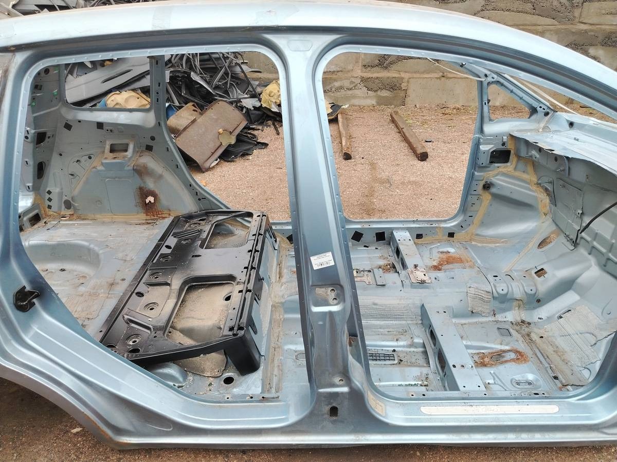 Стойка кузовная центральная правая к Ford C-Max 1 поколение (2003-2007), 2004 г.