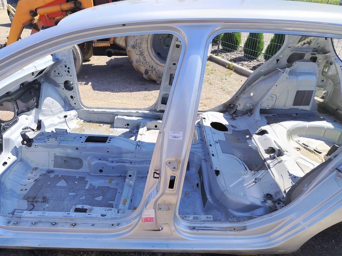 Стойка кузовная центральная левая к Volkswagen Golf 5 поколение (2004-2009), 2004 г.