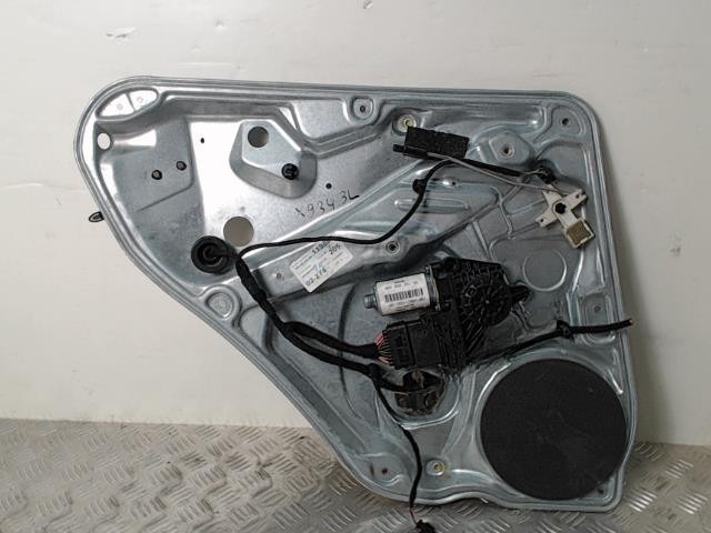 Стеклоподъемник электрический задний левый к Volkswagen Passat, 1997 г.