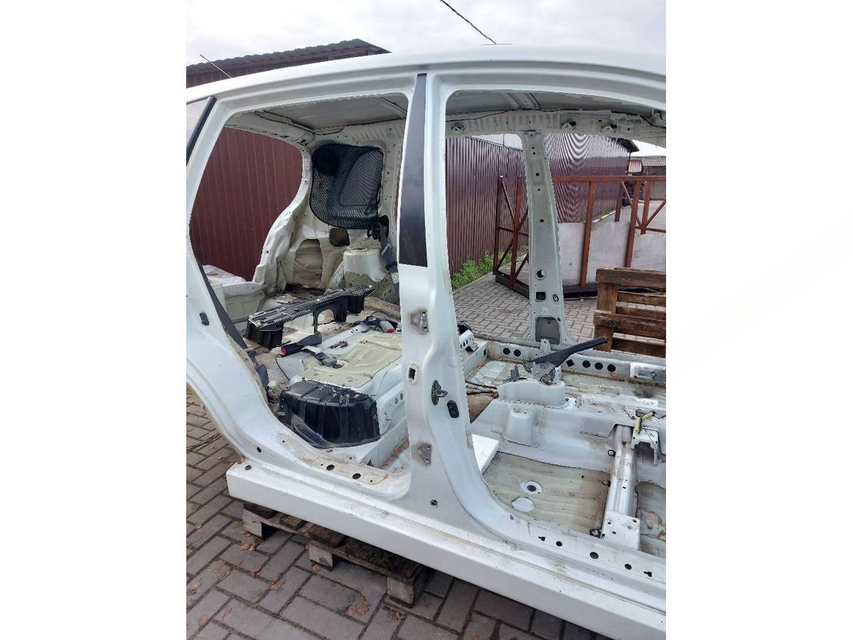Стойка кузовная центральная правая к Suzuki Aerio Sx, 2002 г.