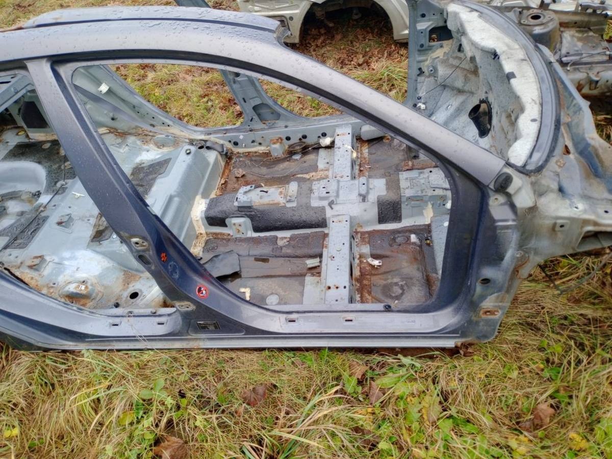 Стойка кузовная центральная правая к Mazda 3 BK, 2006 г.