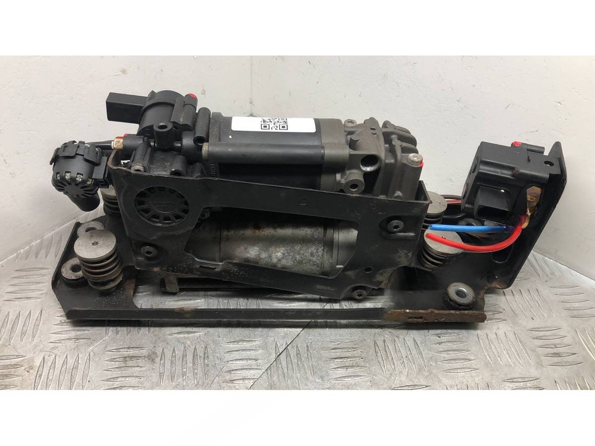 Компрессор пневмоподвески BMW F01/F02, 2011 г