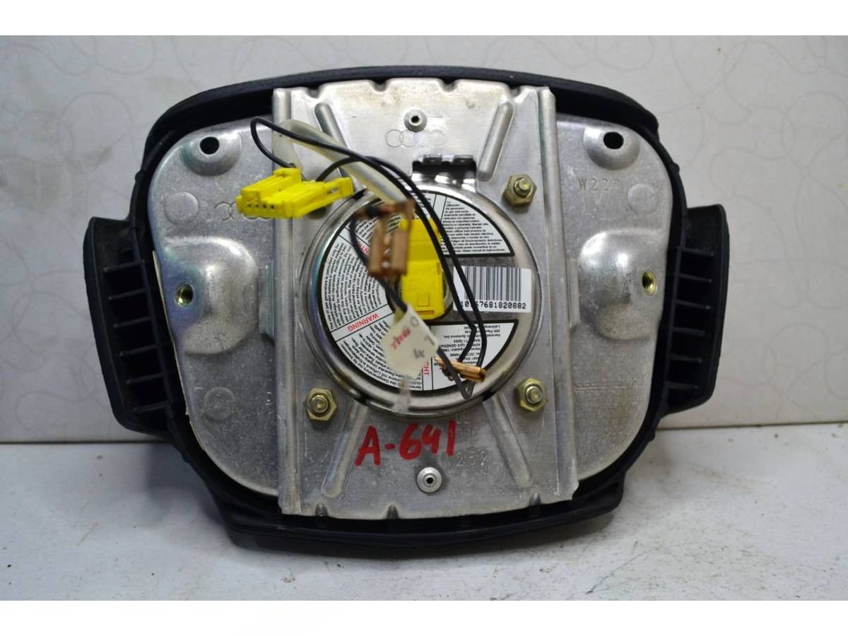 Подушка безопасности водителя Audi A4 B5, 2000 г