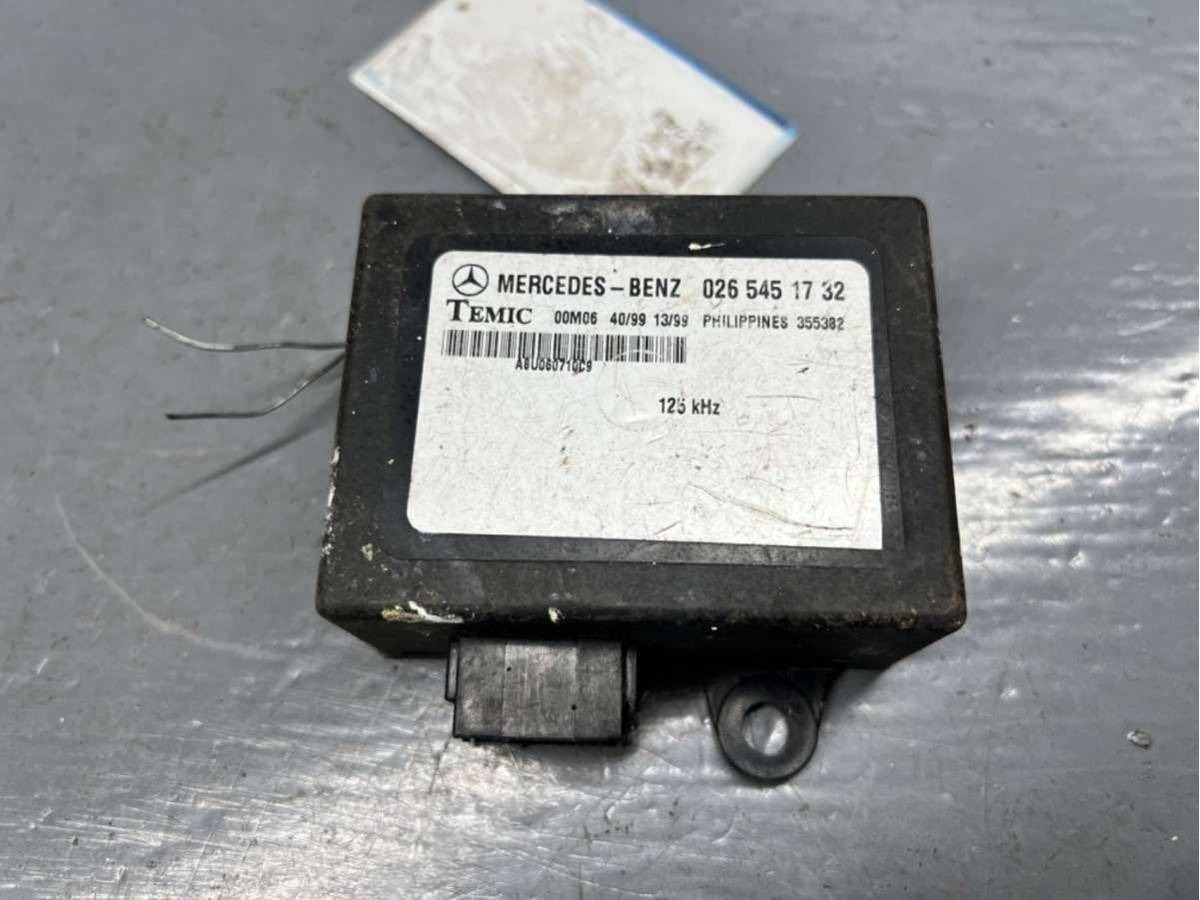 Блок управления Mercedes Vito W638, 2002 г., OEM A0265451732, арт. B75403409