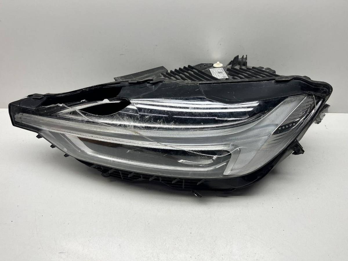 Фара левая Volvo XC60, 2019 г., OEM 32133548, арт. 31281
