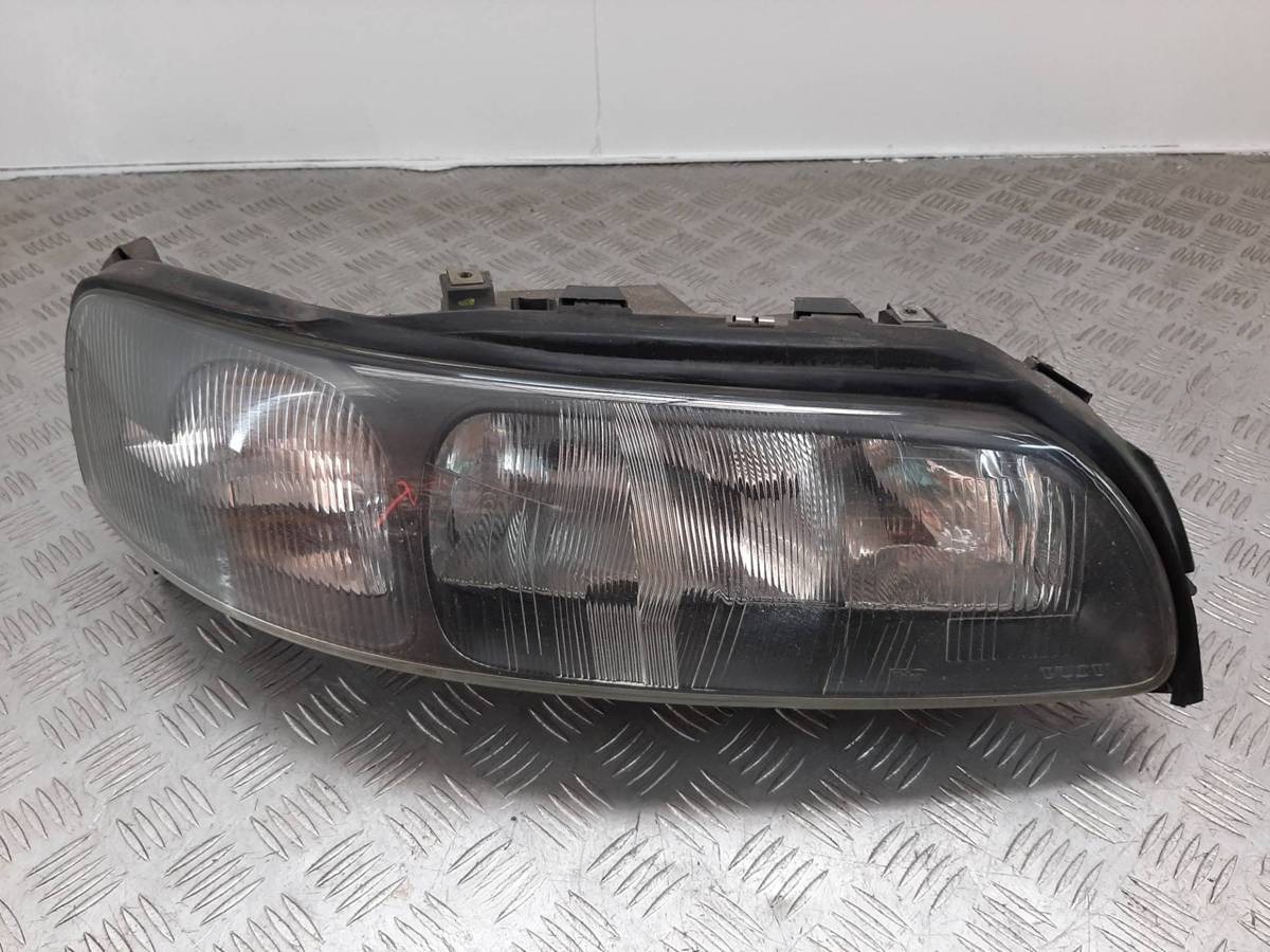 Новое Volvo V70, 2001 г., арт. 1102086