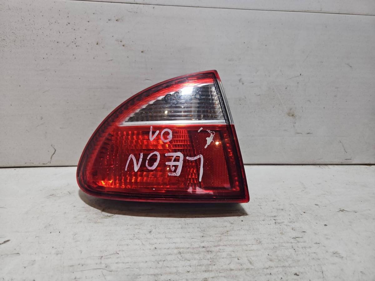 Новое Seat Leon, 2002 г., OEM 1M6945111, арт. 22387