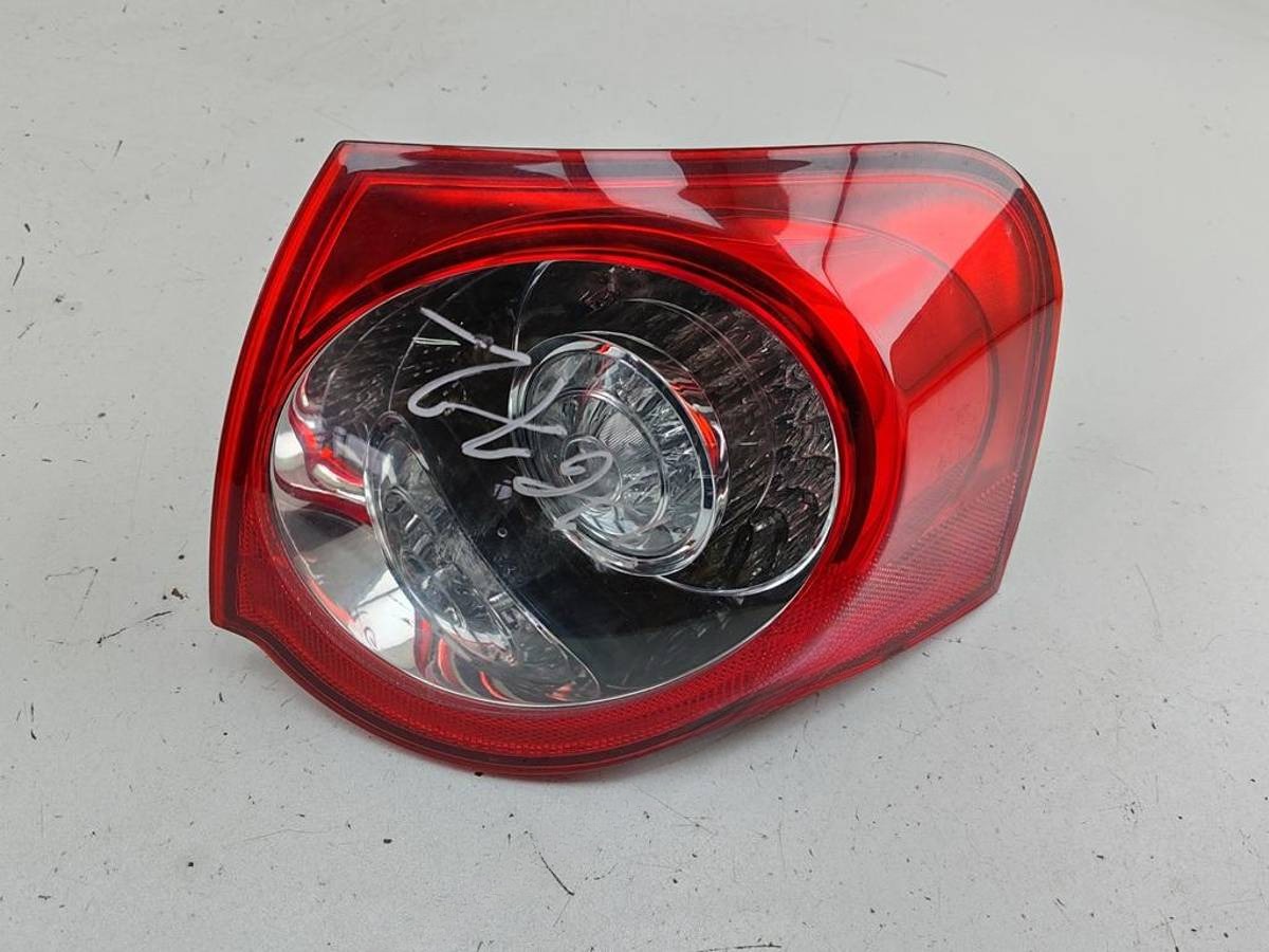 Новое Volkswagen Passat B6, 2006 г., OEM 3C9945096, арт. 55360273