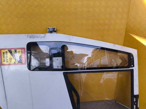 Форточка передняя левая Iveco Eurocargo, 2015 г., OEM 504080383, арт. 202460