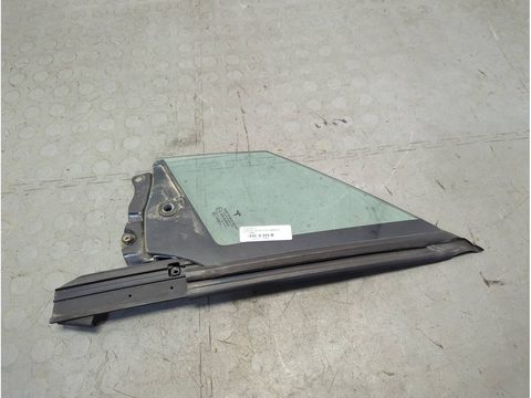 Форточка передняя левая Tesla Model X, 2016 г., OEM 105520500D, арт. 21137940