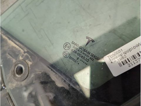 Форточка передняя левая Tesla Model X, 2016 г., OEM 105520500D, арт. 21137940, фото 2