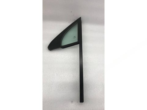 Форточка передняя левая Audi Q7, 2017 г., OEM 4M0845113, арт. 30145