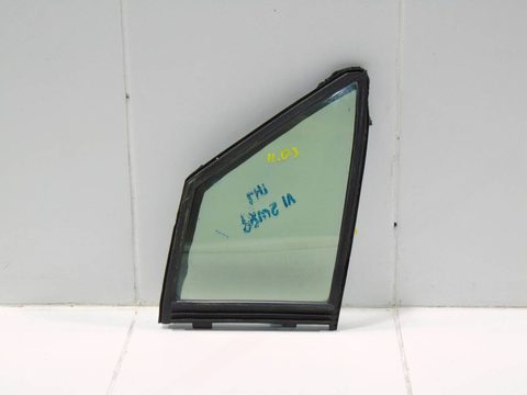 Форточка передняя левая Toyota Prius XW50, 2015 г., OEM 6812647010, арт. 57342