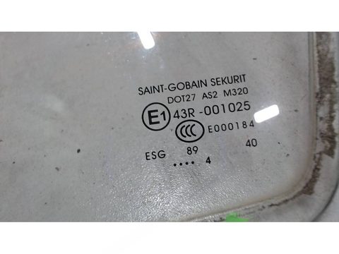 Форточка передняя левая Mercedes Sprinter W906, 2006 г., OEM A9067250009, арт. 7036421