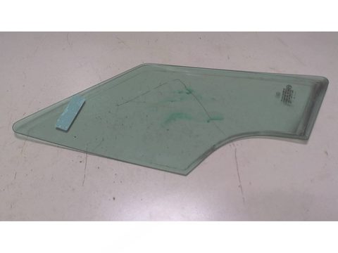 Форточка передняя левая Mercedes A W168, 1997 г., OEM A1687250109, арт. 7215724