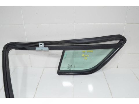 Форточка передняя правая Opel Mokka J13, 2016 г., OEM 95370123, арт. 103015