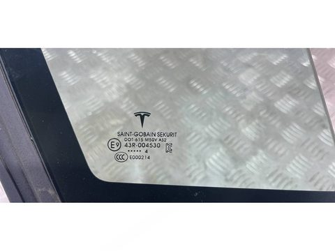 Форточка передняя правая Tesla Model X, 2024 г., OEM 105520400D, арт. 4369, фото 2