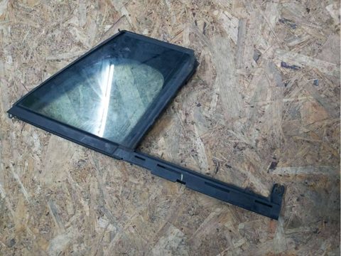 Форточка передняя правая Peugeot 3008, 2010 г., OEM 9683060780, арт. 70951696