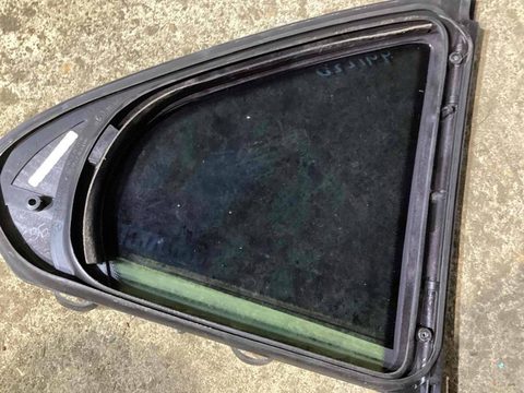 Форточка задняя левая Mercedes C W205, 2017 г., OEM 2057305900, арт. 11237