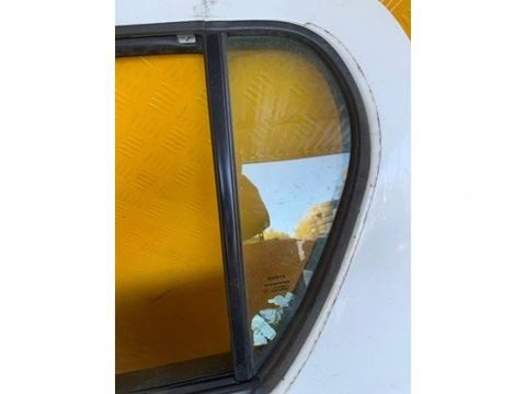 Форточка задняя левая Toyota Hilux, 2017 г., OEM 681240K250, арт. 222923