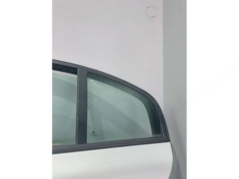 Форточка задняя левая Skoda Superb, 2002 г., арт. 277826