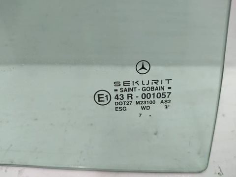 Форточка задняя правая Mercedes C W202, 1998 г., арт. 10265922, фото 2