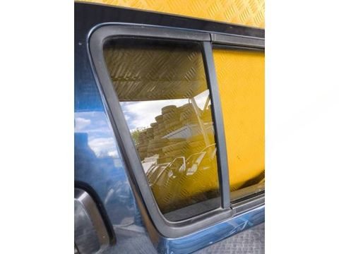 Форточка задняя правая Nissan Pathfinder, 2006 г., OEM 82262EB33A, арт. 211483