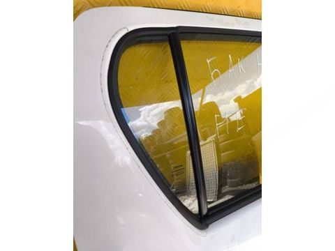 Форточка задняя правая Toyota Hilux, 2021 г., OEM 681230K250, арт. 211672