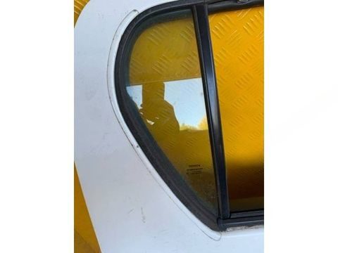 Форточка задняя правая Toyota Hilux, 2017 г., OEM 681230K250, арт. 222931