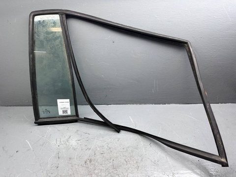 Форточка задняя правая Volkswagen Golf, 2001 г., OEM 1J6845216D, арт. B92502421