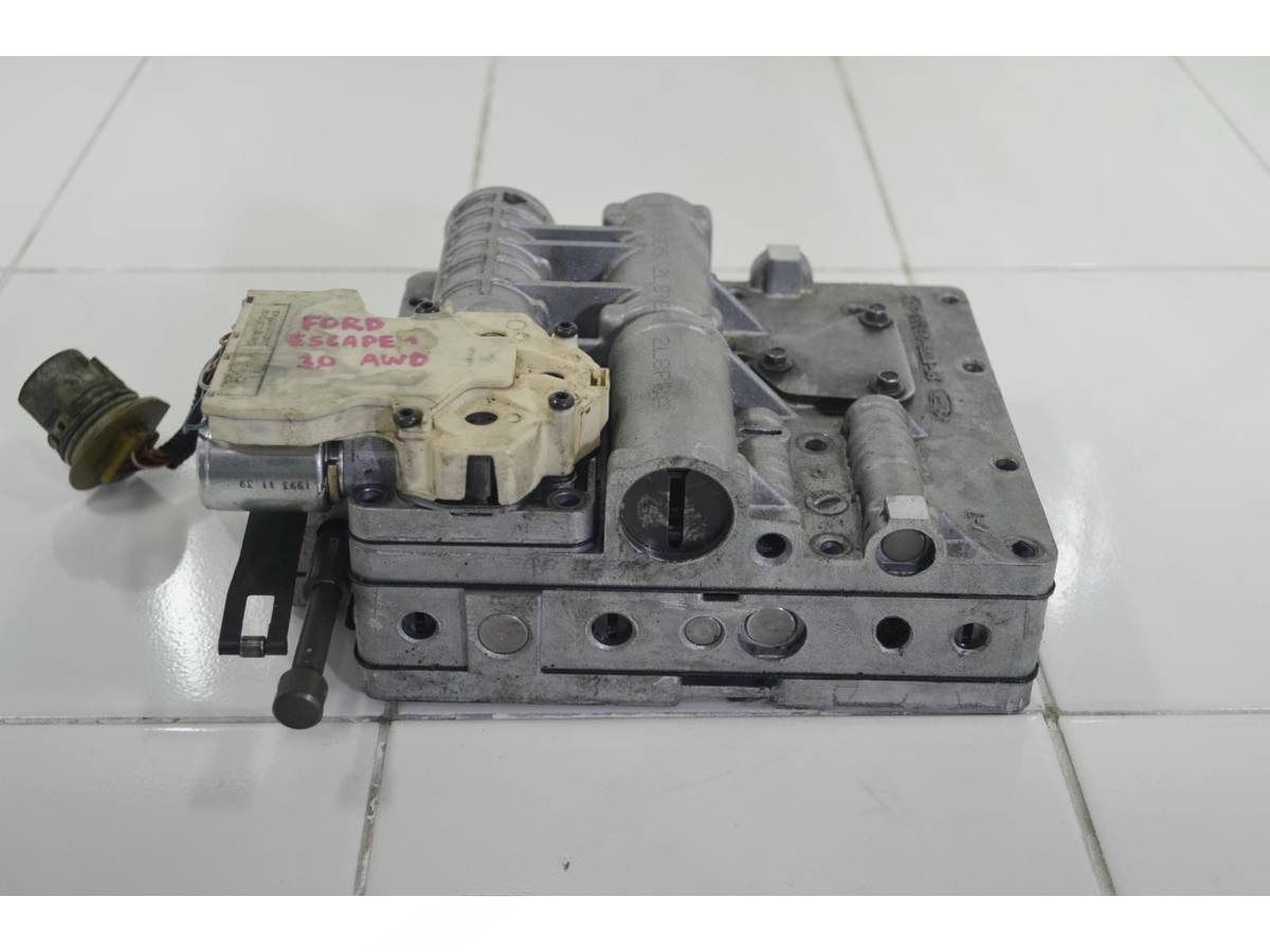 Новое Ford Escape EP3, 2000 г., OEM 2L8Z7A100AA, арт. 135661