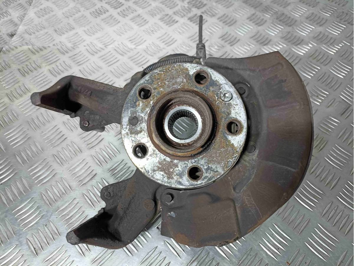 Поворотный кулак левый Skoda Octavia, 2002 г., арт. 020377