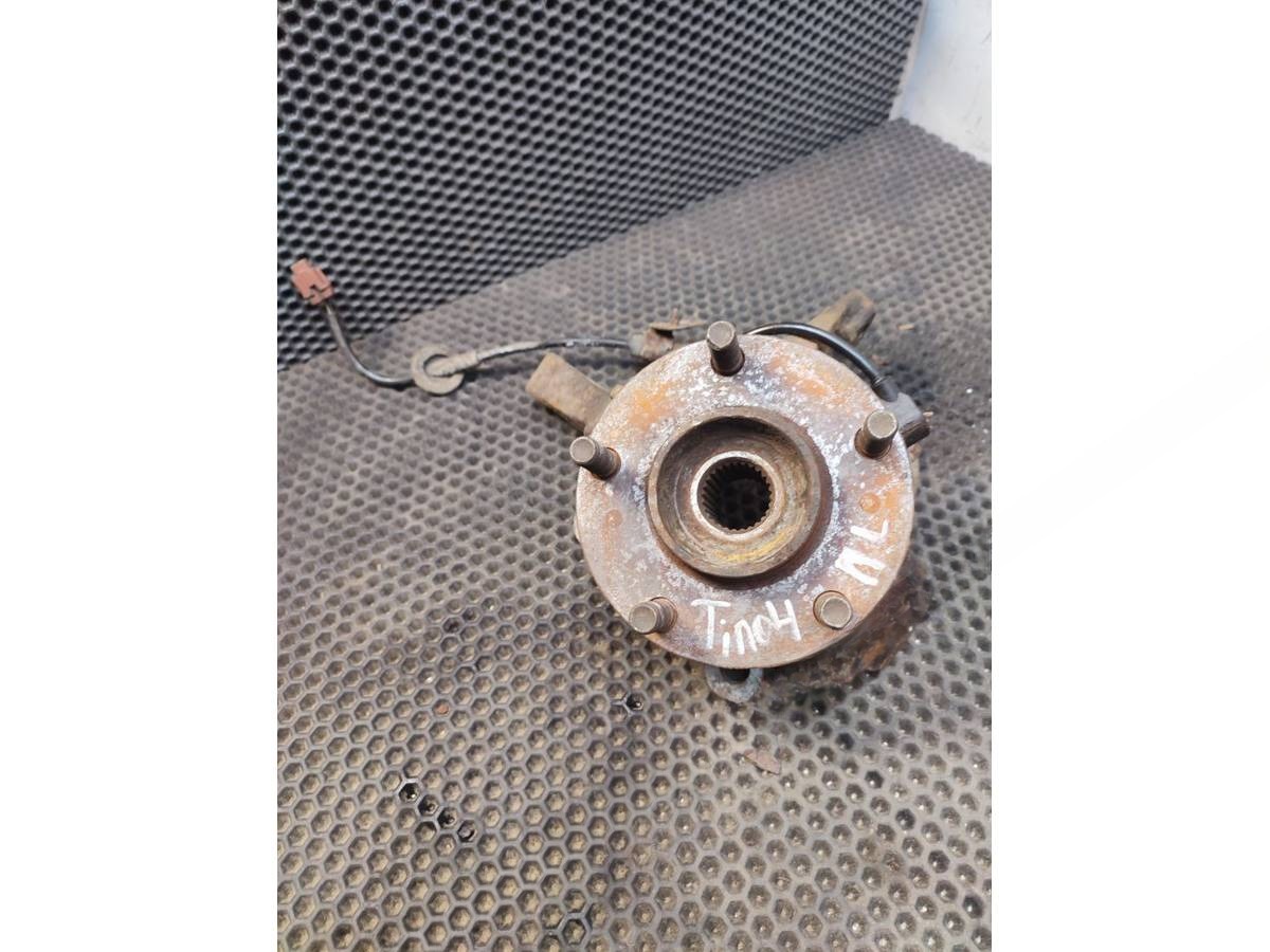 Поворотный кулак левый Nissan Almera Tino, 2001 г., арт. 110745525