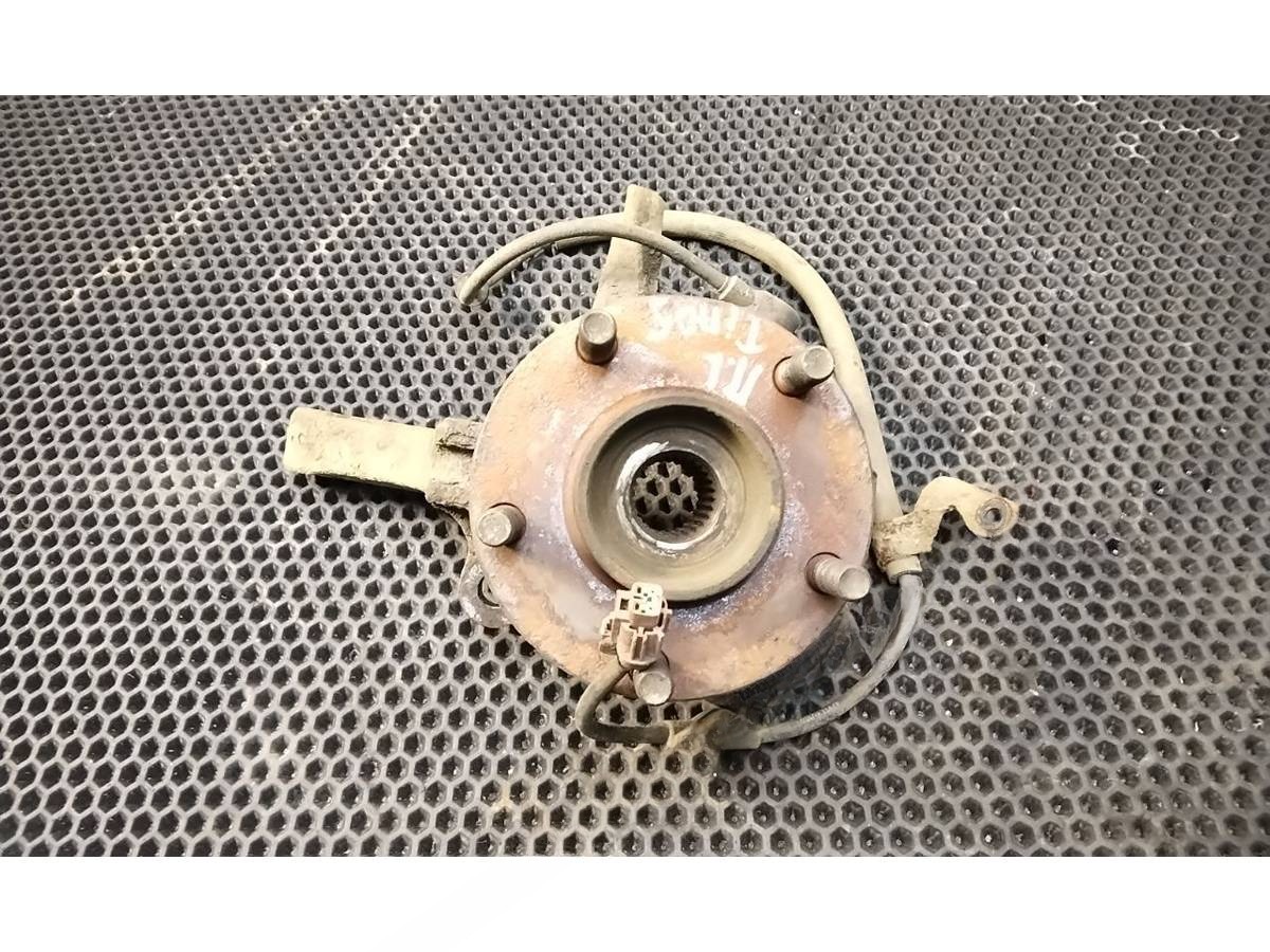 Поворотный кулак левый Nissan Almera Tino, 2000 г., арт. 111509246