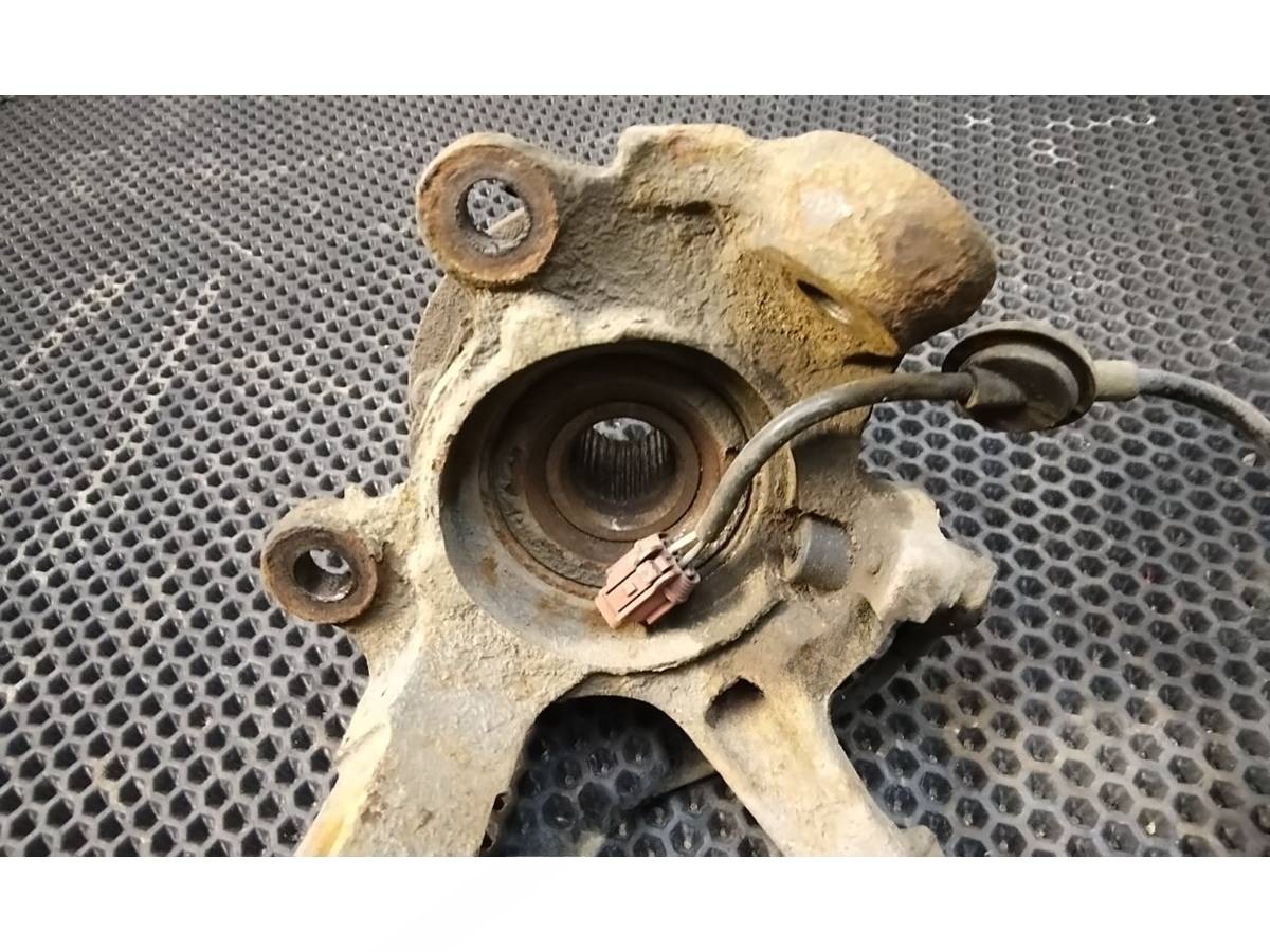 Поворотный кулак левый Nissan Almera Tino, 2000 г., арт. 111509246, фото 3