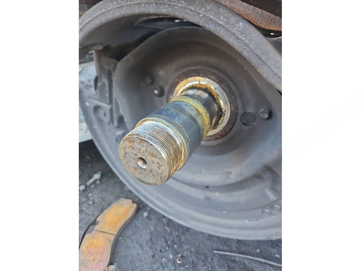 Поворотный кулак левый Scania R-series, 2018 г., OEM 2443889, арт. 2840165119481