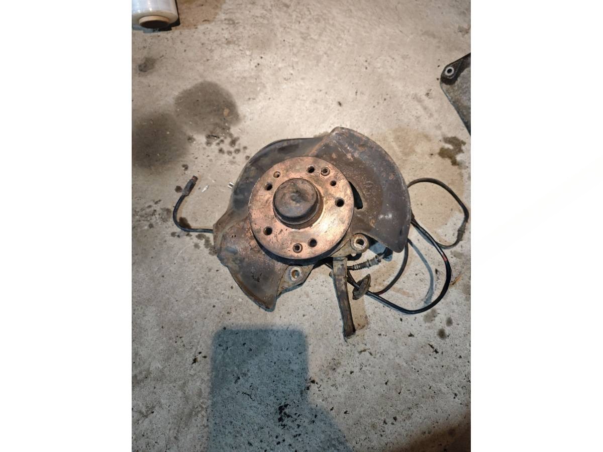 Поворотный кулак левый Mercedes E W124, 1995 г., арт. 59066737