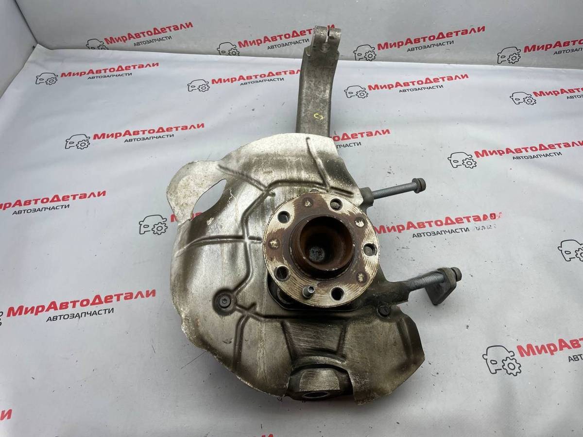 Поворотный кулак левый Alfa Romeo Giulia, 2019 г., OEM 00505397400, арт. 97137834