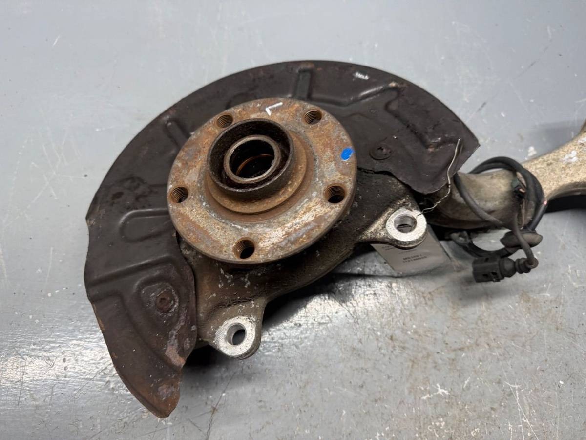 Поворотный кулак левый Audi A4 B6, 2003 г., OEM 8E0407241B, арт. B112146055_2, фото 2