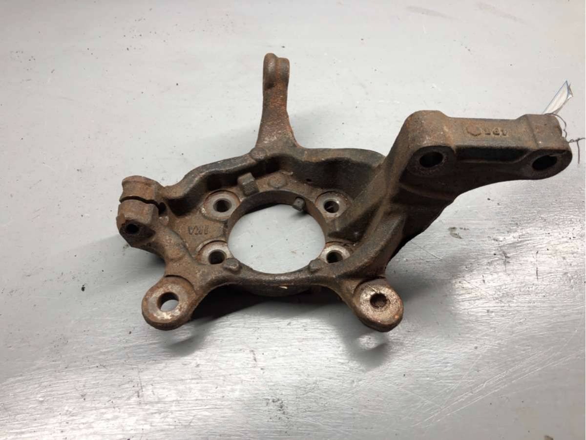 Поворотный кулак левый Nissan Sentra, 2015 г., OEM 400151KA1A, арт. B60100245
