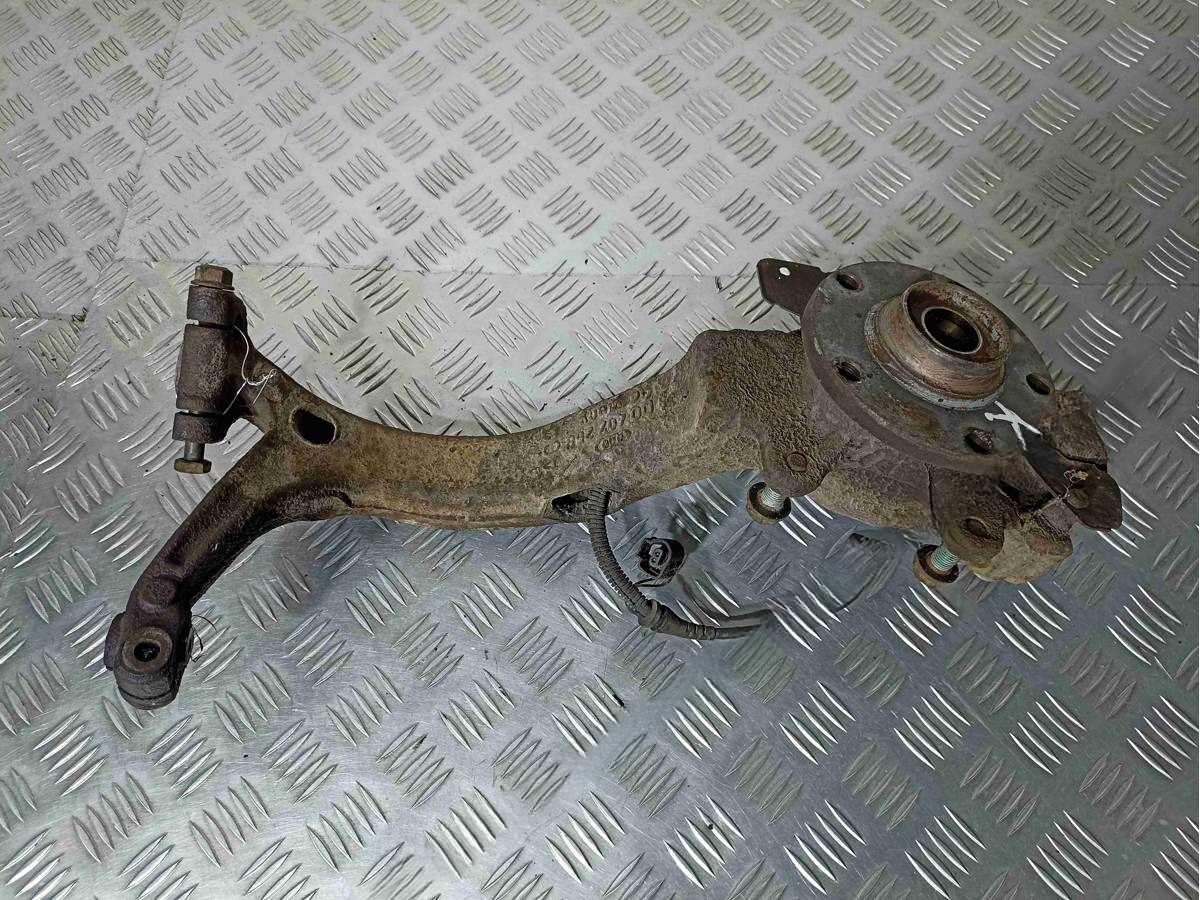 Поворотный кулак правый Audi A4, 2000 г., OEM 8d0407258ac, арт. 012565