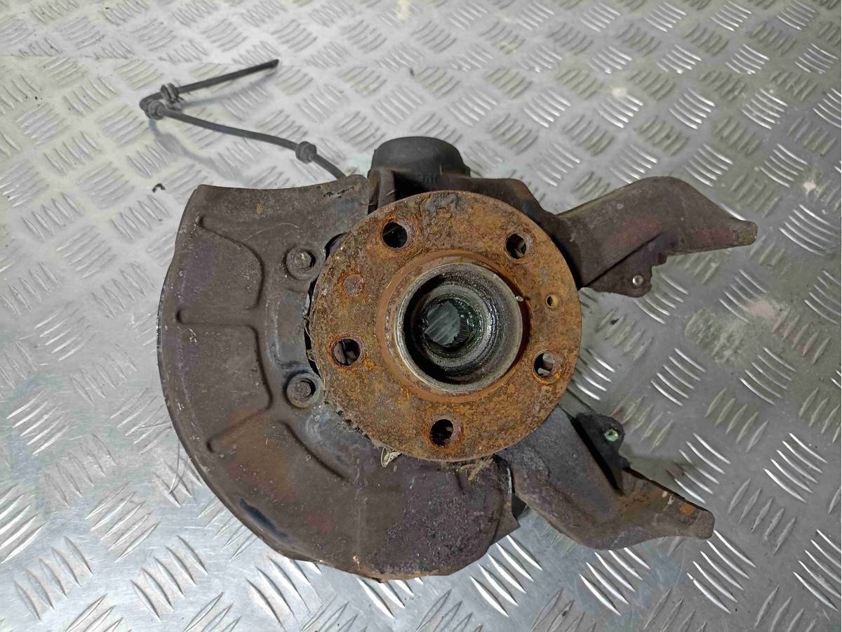 Поворотный кулак правый Skoda Octavia, 2000 г., арт. 024177