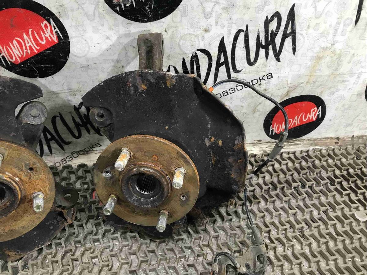 Поворотный кулак правый Honda Civic, 2002 г., арт. 06701-38331