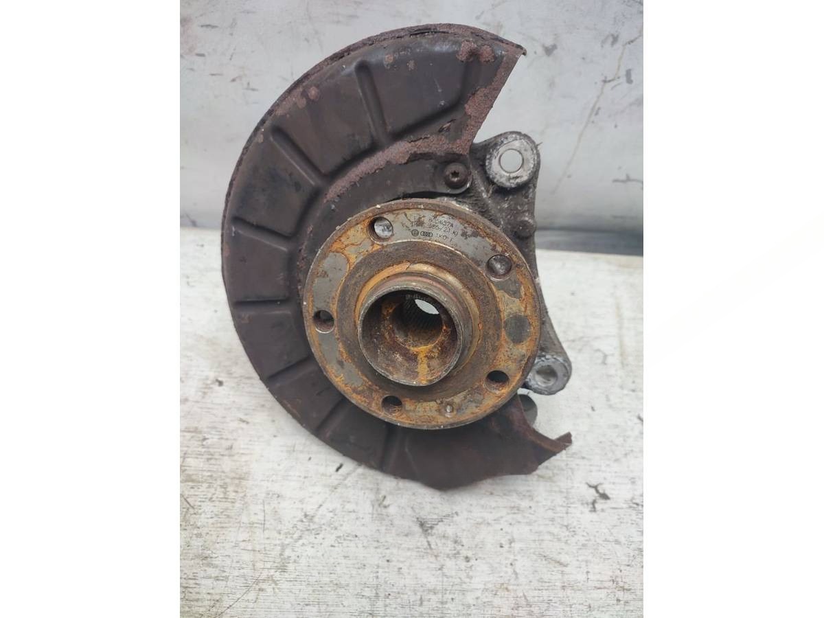 Поворотный кулак правый Volkswagen Passat B6, 2009 г., арт. 101788054
