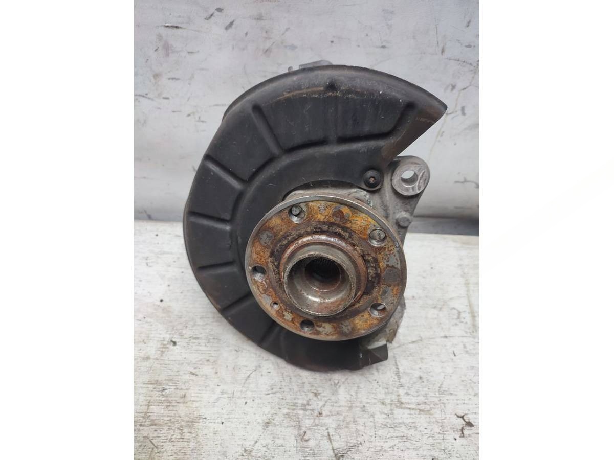 Поворотный кулак правый Volkswagen Passat B6, 2009 г., OEM 3C0407258F, арт. 101788469