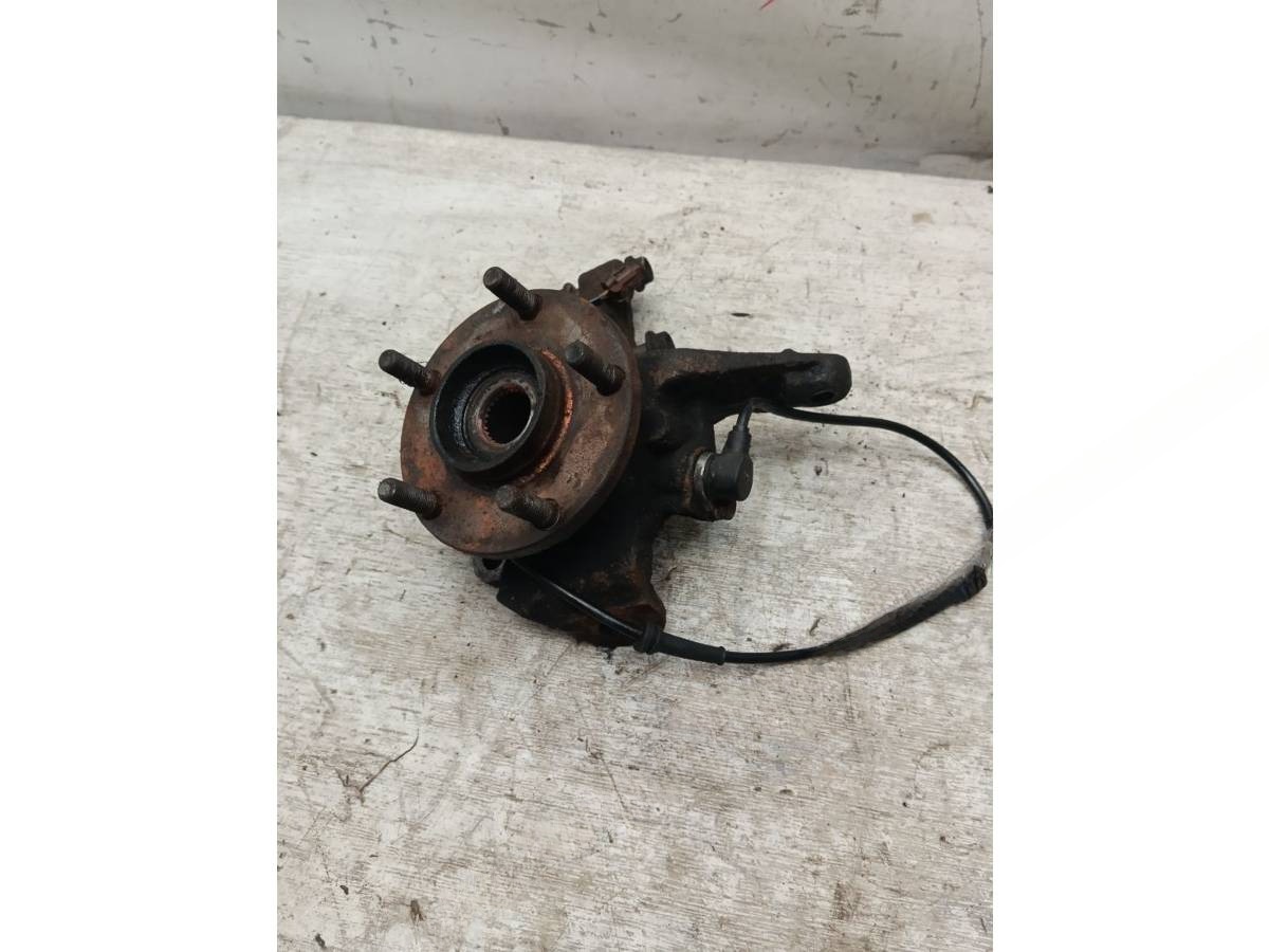 Поворотный кулак правый Nissan Almera Tino, 2003 г., арт. 108982994